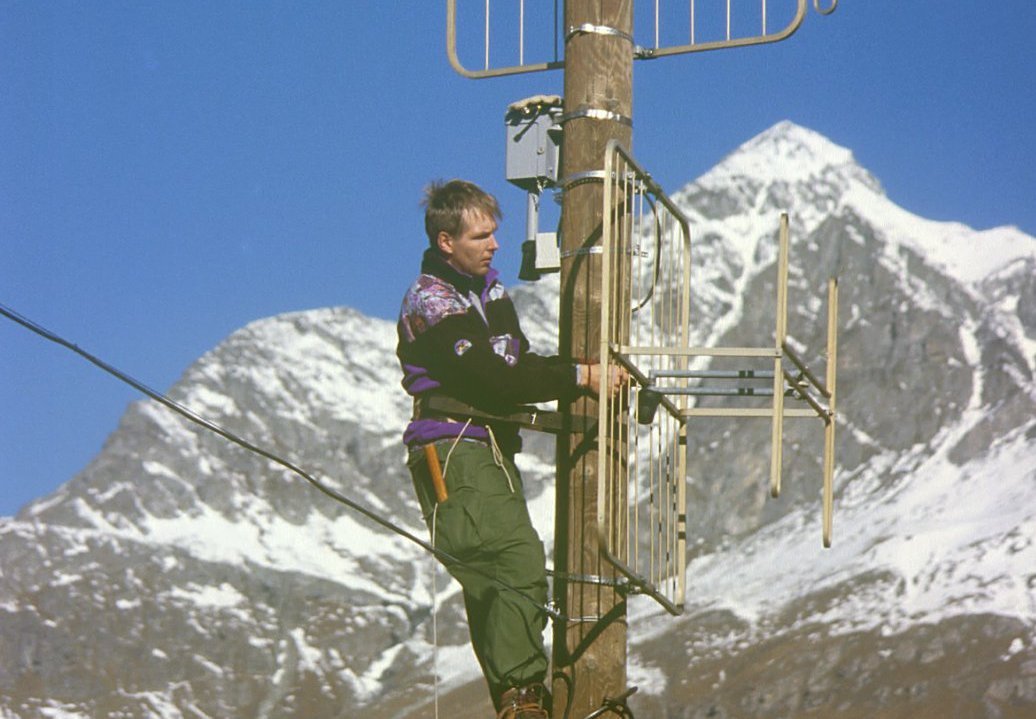 Mounting receiver antennas in the high Alps