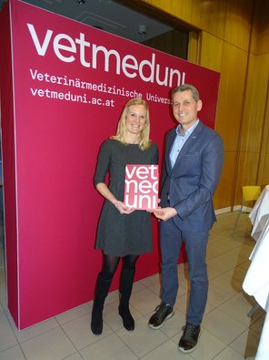 Dr. Reinwein und Prof.Zebeli bei der Preisverleihung (Foto: Susanne Kaltenegger)