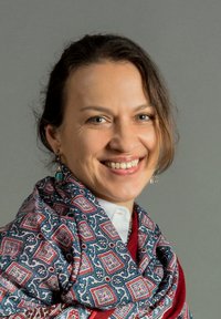 Portrait photo of Karin Svadlenak