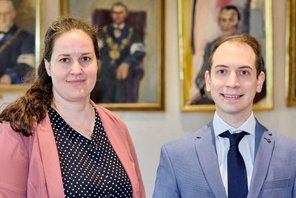 Absolvent:innen des PhD-Studiums Brodesser Daniela und Pölöske Daniel.