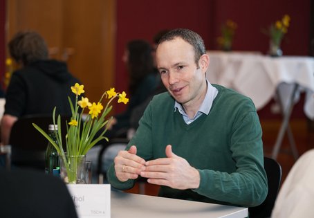 Lorenz Khol beim Speeddating mit Studierenden bei "Südtirol trifft Wien".