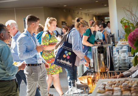 [Translate to English:] Coffee break und Networking. Foto: Thomas Suchanek/Vetmeduni