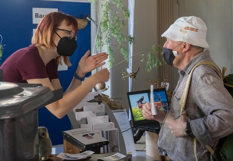 Besucher der Vogelwarte am Tag der offenen Tür 2022 (Foto K. Svadlenak)