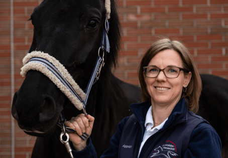 Veronika Apprich ist Diplomate im Fach Sportmedizin und Rehabilitation beim Pferd. Foto: Karin Schiller
