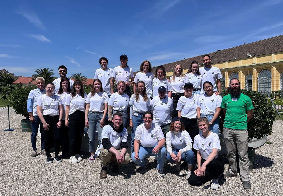 Gruppenfoto in den Gärten Schönbrunns