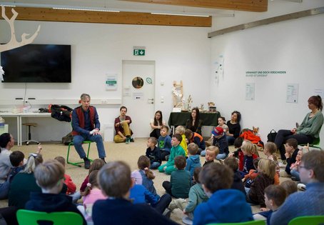 Die Begeisterung der Mallnitzer Kinder aus Kindergarten und Volksschule unterstreicht, wie wertvoll es ist, bereits die Kleinsten f&uuml;r die Wildtiermedizin und -&ouml;kologie zu begeistern.