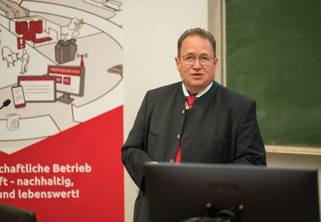 [Translate to English:] Sektionsleiter Ulrich Herzog sprach im Rahmen einer Key Note Lecture. Foto: Thomas Suchanek/Vetmeduni