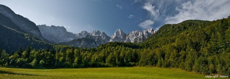 Foto einer alpinen Landschaft