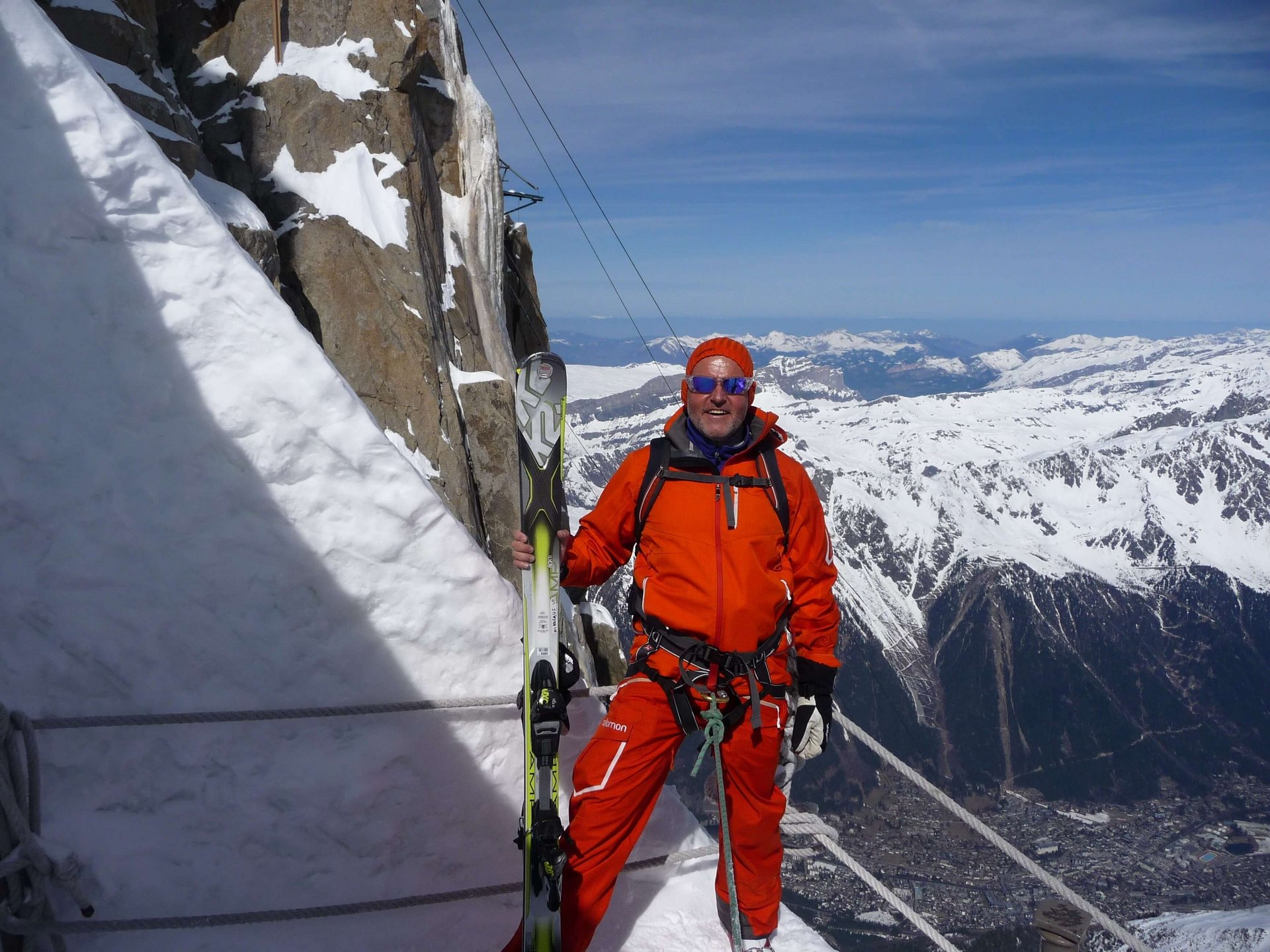 Nikolaus Kriz im schneebedeckten Gebirge