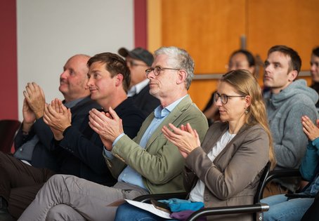 v.l.n.r.: Martin Wagner, Patrick Mester, Otto Doblhoff-Dier und Manuela Raith. Foto: Thomas Suchanek/Vetmeduni