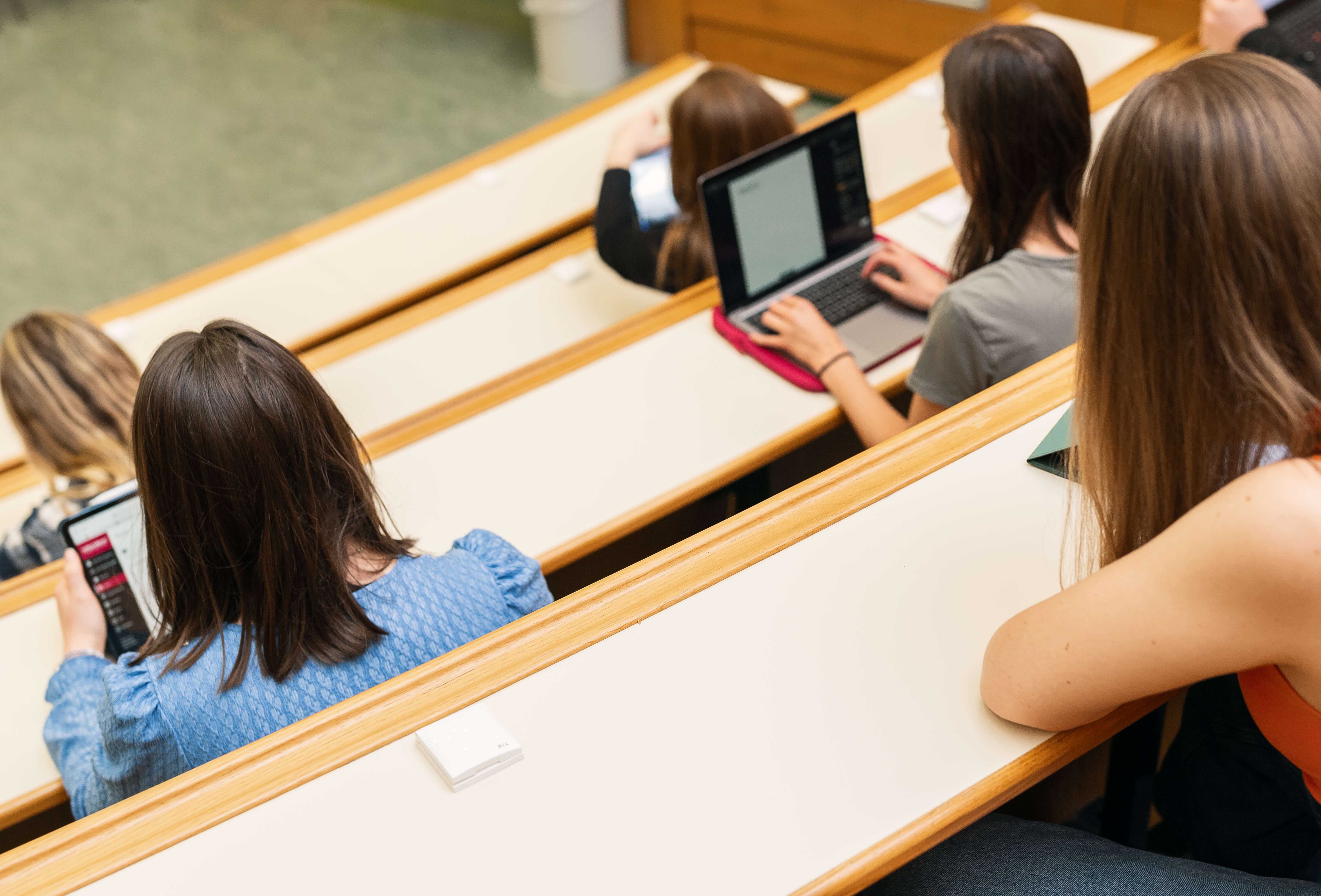 Studierende im H&ouml;rsaal