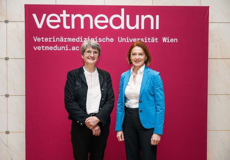 Rektorin Petra Winter und Landesrätin Simone Schmiedtbauer 