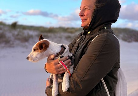 Vetmeduni-Alumna Maria Guschlbauer hat sich als Fachtierärztin für Versuchstierkunde habilitiert und verantwortet seit 2016 das Tierhaltungsnetzwerk der Medizinischen Fakultät der Universität zu Köln. 