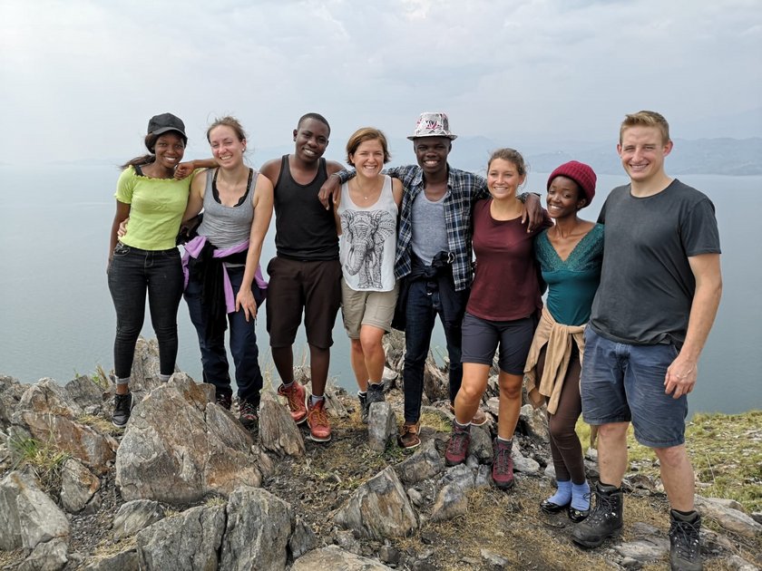 Ange, Lara, Prudence, Clara, Leandre, Tamara, Esther und Andreas, ein starkes ruandisch-österreichisches Team. Foto © privat