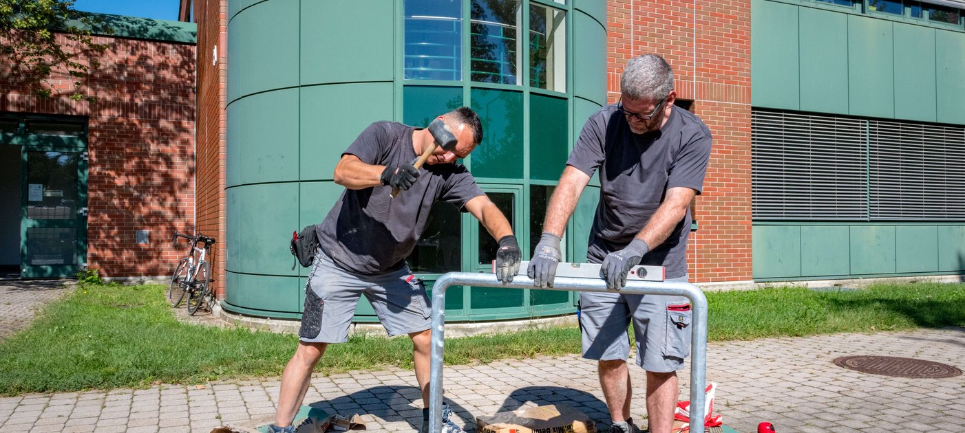 Fahrradständer auf dem Campus der Uni