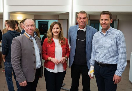 v.l.n.r.: Landtagspräsident Max Hiegelsberger, Jugend-Staatssekretärin Claudia Plakolm, Vizerektor Jürgen Rehage und Robert Kuschela (Leiter der VetFram).