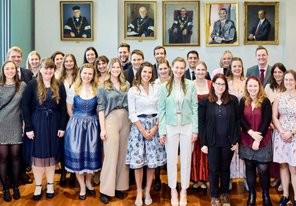 Diplomstudium Veterinärmedizin, 1. Reihe: Rumpl Katharina, Kern Bianca, Baumgartner Gertrude, Breil Ana, Eberle Antonia, Münzenberger Marie, Sipek Evita, Glass Caroline, Kaltenböck Alina 2. Reihe: Alexander Sebastian, Saria Pia Maria, Schönlechner Mirella, Ebner Elmar Erwin, Frischauf Christine, Stegfellner Viktoria, Pauli Sabrina, Wigger Julia 3. Reihe: Pischinger Katharina, Kronsteiner Lena, Lindhorst Zoe, Mair Elias, Schwarnthorer Lukas, Neuwirth Lukas, Palmer Johanna, Töscher Christoph