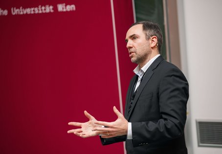 Sebastian Glatt bei der Vorlesung