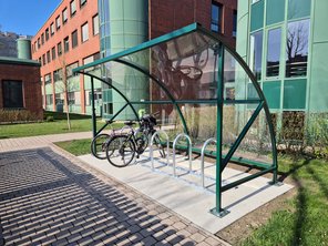 Transparent &uuml;berdachter Fahrradst&auml;nder