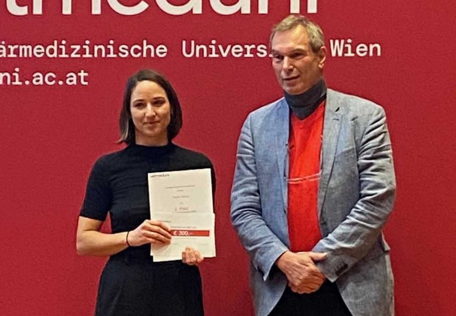 Hanna Rauch bei der Posterpreisverleihung am Science Day 2022/Hanna Rauch at the poster prize award ceremony on Science Day 2022