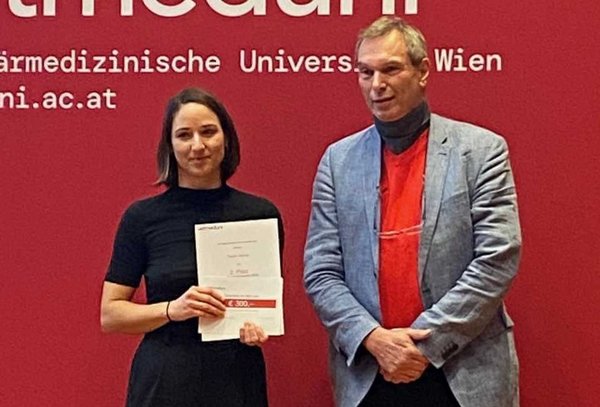 Hanna Rauch bei der Posterpreisverleihung am Science Day 2022/Hanna Rauch at the poster prize award ceremony on Science Day 2022