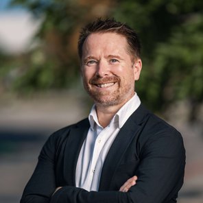 Portr&auml;t von Tobias K&auml;ser