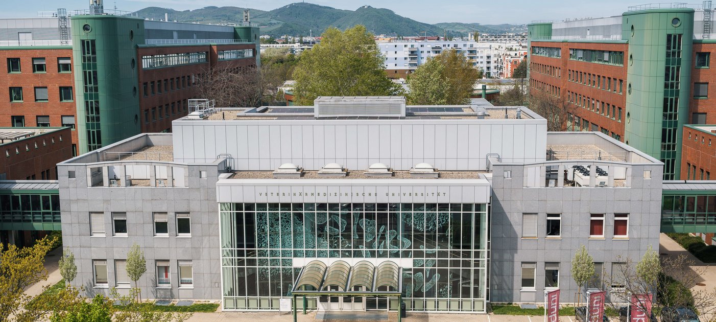 Vetmeduni Campus mit Kahlenberg im Hintergrund
