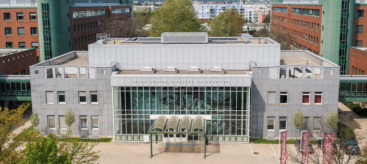 Vetmeduni Campus mit Kahlenberg im Hintergrund