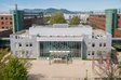 Vetmeduni Campus mit Kahlenberg im Hintergrund