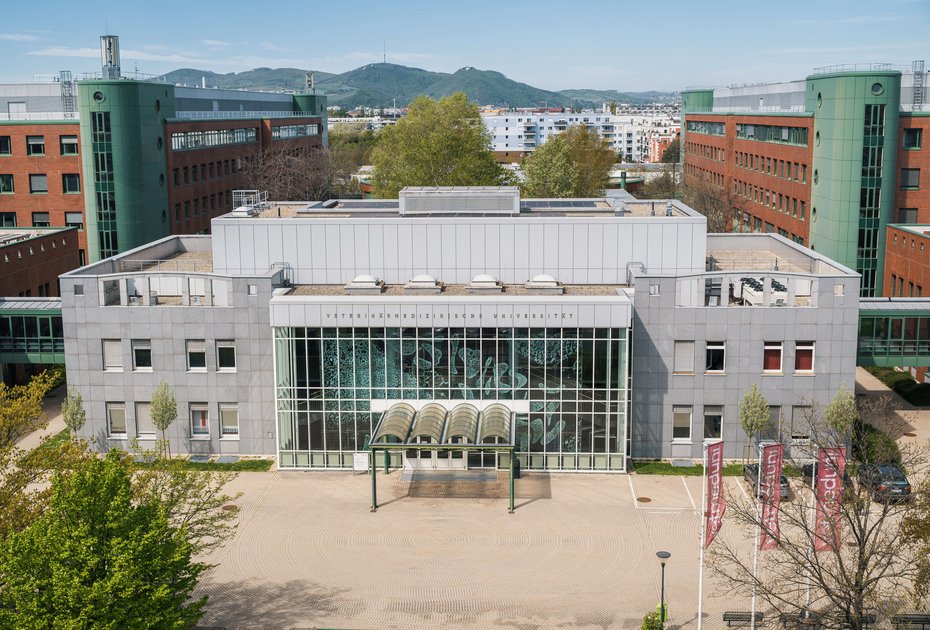 Vetmeduni Campus mit Kahlenberg im Hintergrund