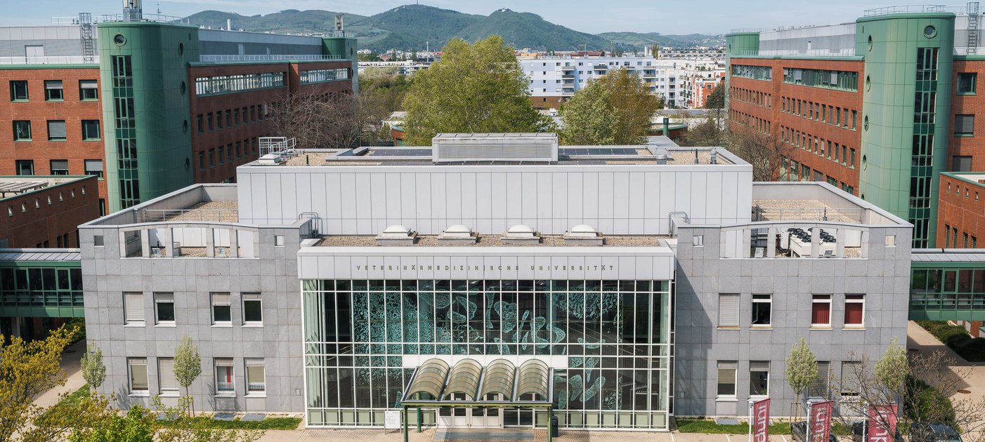 Vetmeduni Campus mit Kahlenberg im Hintergrund