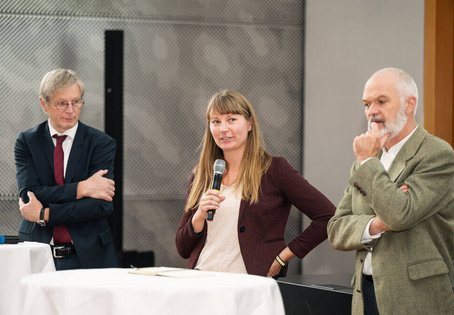 die Rolle und Möglichkeiten der Tierärzt:innen in den Umstellungsschwierigkeiten in der Landwirtschaft mit Diskussionsbeitrag auch von Dr Walter Obritzhauser (Landestierärztekammer Steiermark).
