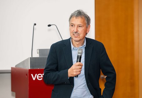 Jürgen Zentek (FU Berlin) während seines Impulsreferats „Nachhaltige Tierhaltung und Ernährung: Wirklichkeit und Vision“