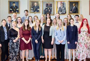 Absolvent:innen des Diplomstudiums Veterinärmedizin