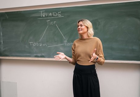 Ethische Werkzeuge für die Tiermedizin: Assistenzprofessorin Svenja Springer im Porträt. 