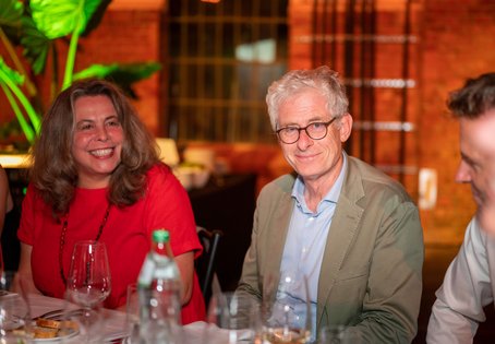 [Translate to English:] Otto Doblhoff-Dier (Vizerektor für Forschung und int. Beziehungen/Vetmeduni, Mitte), Foto: Thomas Suchanek/Vetmeduni