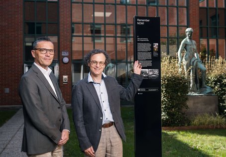 Rektor Matthias Gauly (rechts) und Historiker Alexander Pinwinkler.