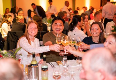 [Translate to English:] Galadinner im Wiener Straßenbahnmuseum. Foto: Thomas Suchanek/Vetmeduni