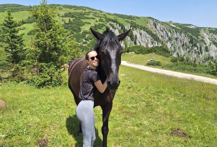 Angelika Sparer mit ihrem Pferd Finley