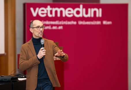 Bernd Hufnagel sprach in seinem Keynote Vortrag darüber, wie das menschliche Gehirn "tickt" und wie wir vom Wissen der Hirnforschung und Verhaltensbiologie profitieren können.