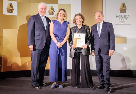 Sabine Brandt mit Wolfgang Hofer, Nora Dvorak und Erich Hampel von der B&C Privatstiftung. Foto: Alexander Müller 