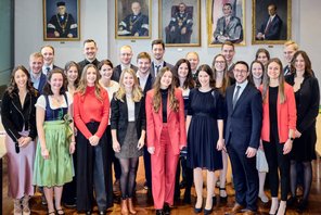 Gruppenfoto Absolvent:innen Diplomstudium Veterinärmedizin