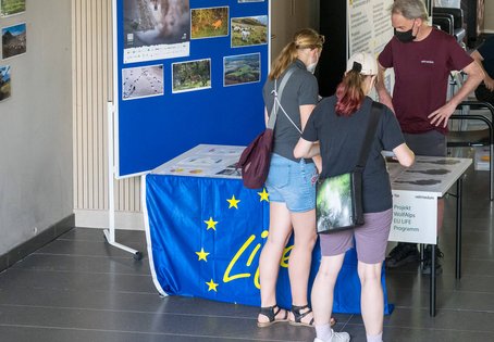 Besucher:innen an der WolfAlps Station am TdoT 2022 /Foto K. Svadlenak/Vetmeduni