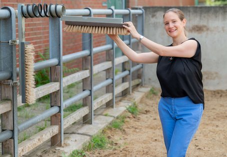 Borbala Foris ist neue Assistenzprofessorin für Tierschutzwissenschaften bei Nutztieren. Foto: Michael Bernkopf/Vetmeduni