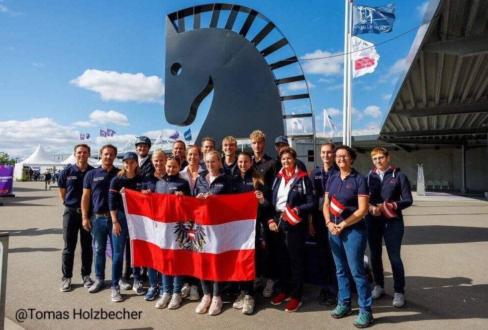 Angelika Sparer mit dem Österreich-Team bei den FEI Weltmeisterschaften in Dänemark.