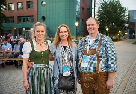 [Translate to English:] v.l.n.r.: Karen Wagener (Vetmeduni), Marcia Endres (University of Minnesota) und Michael Iwersen (Vetmeduni). Foto: Thomas Suchanek/Vetmeduni