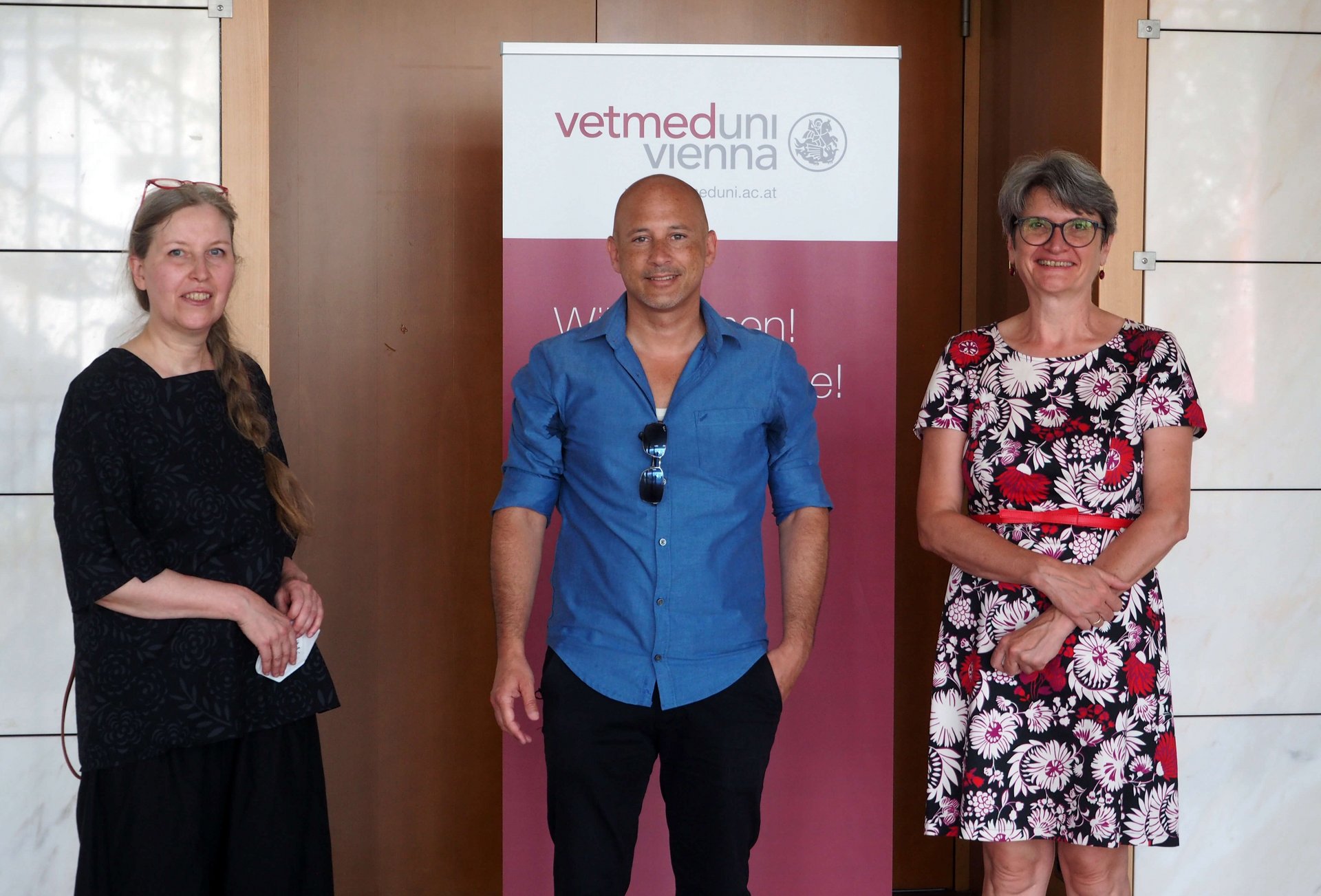 Foto mit Gabriele Flekna, Roy Schwartz und Rektorin Petra Winter