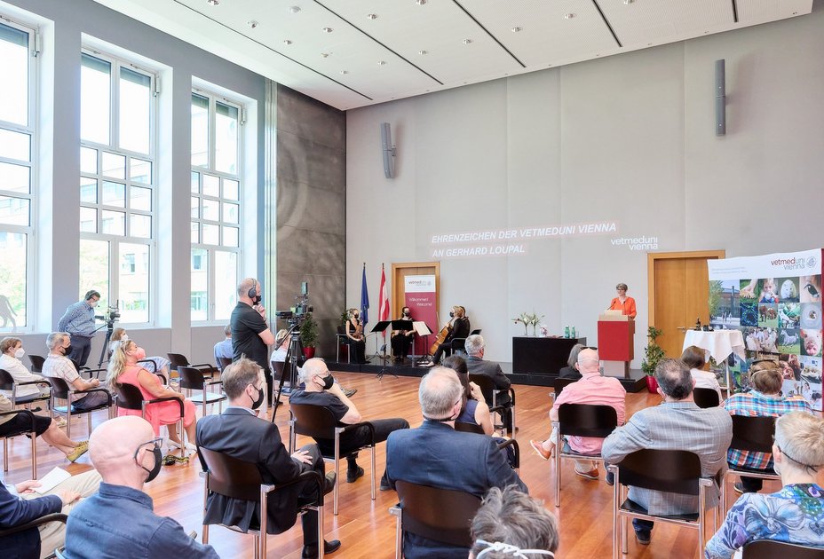 Die Verleihung des Ehrenzeichens für Gerhard Loupal fand im festlichen Rahmen statt. Foto: E. Hammerschmid/Vetmeduni Vienna