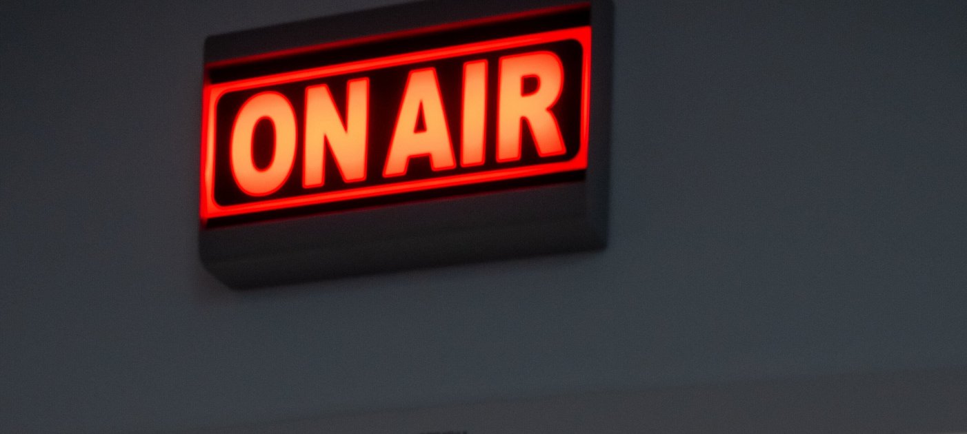 On Air Schild vom Podcast-Studio