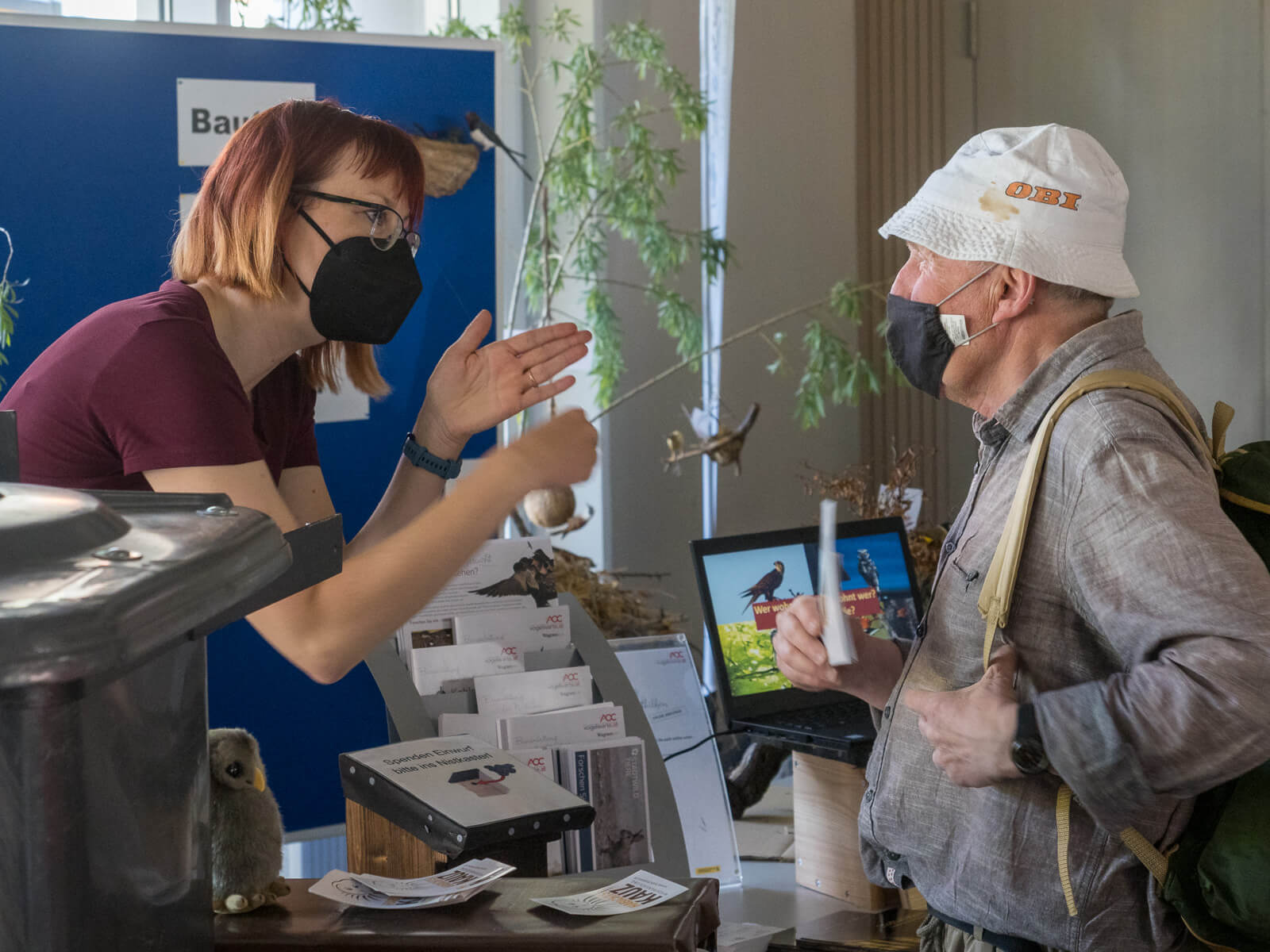 Besucher der Vogelwarte am Tag der offenen Tür 2022 (Foto K. Svadlenak)